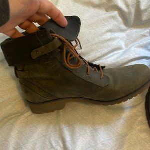 Green leather Teva boots Size 10